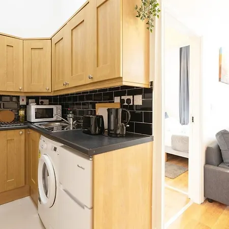 Cosy 2bed Super Location Apartment *