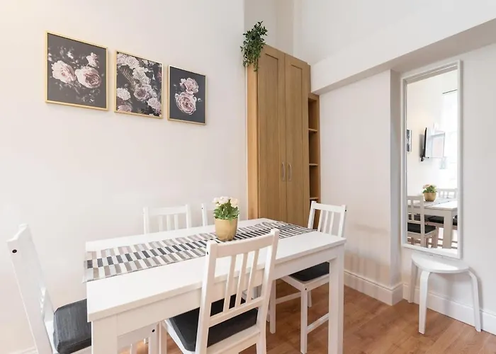 Cosy 2bed Super Location