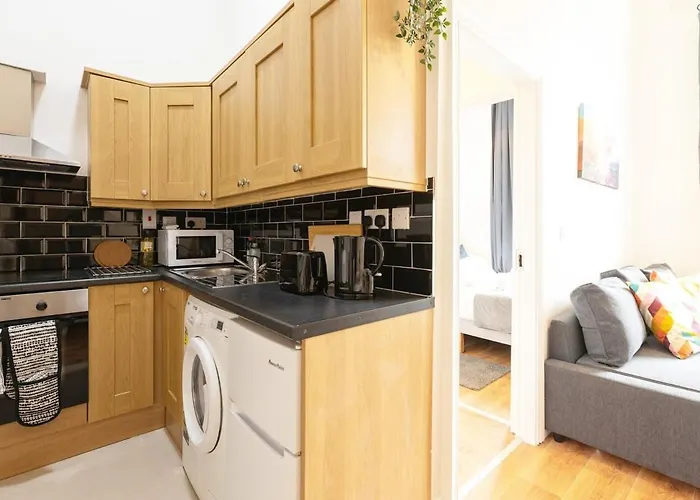 Cosy 2bed Super Location Apartment *