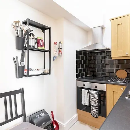 Cosy 2bed Super Location *