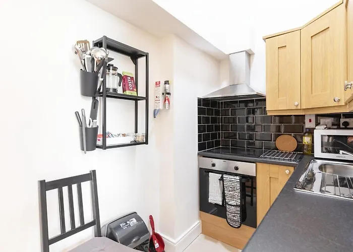 Cosy 2bed Super Location *